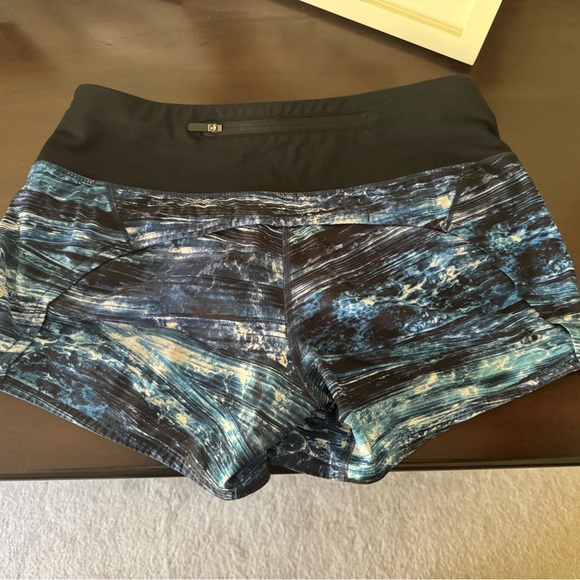 Lululemon Speed Up Shorts - Picture 3 of 3